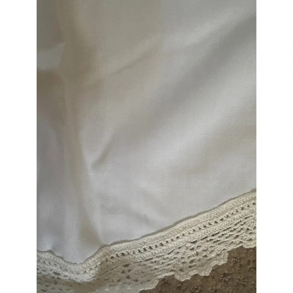Vintage White Round Tablecloth Crochet Lace Trim Scalloped Edge 31 Inch Diameter
